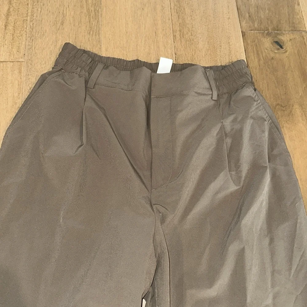Alo High waist trouser size small olive ( has one small spot on back pocket) - Picture 2 of 5